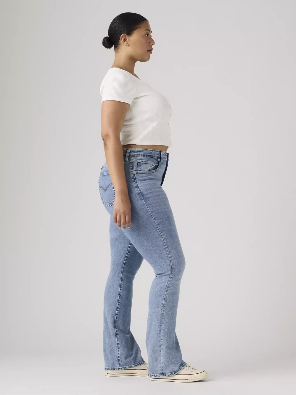 Levi’s 725 boot cut jean in original light blue wash. Size: 29/34 - Picture 3 of 10